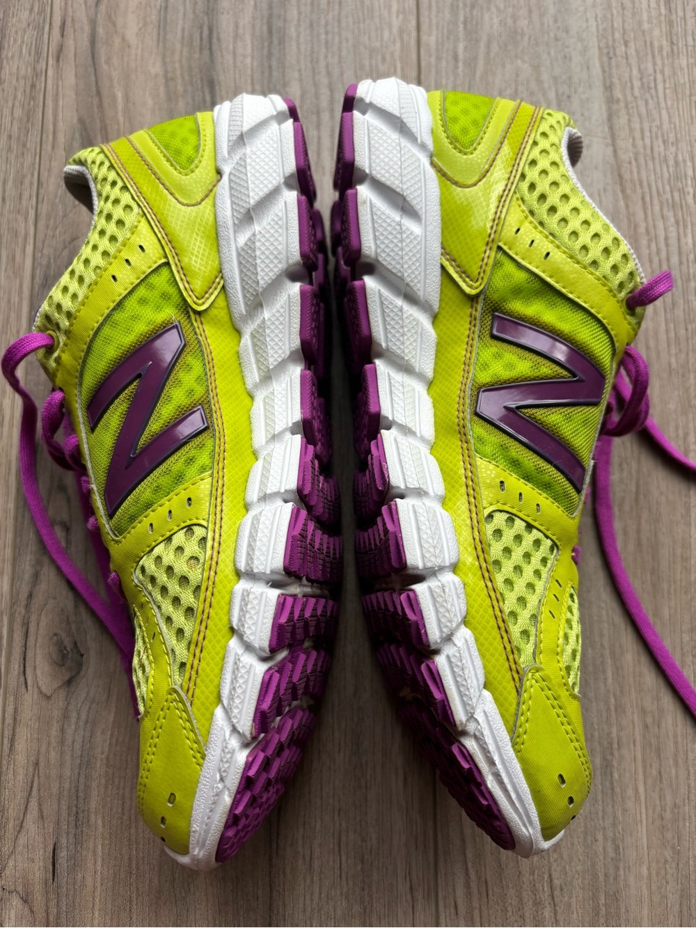 New Balance 750 v1 Women's Neon Yellow & Magenta Athletic Shoes - Picture 2 of 8